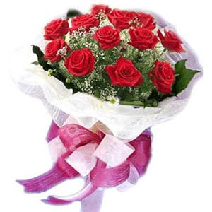  Ordu çiçek gönderme  11 adet kırmızı güllerden buket modeli