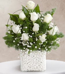 9 beyaz gül vazosu  Ordu çiçek gönderme 