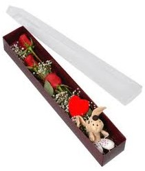 kutu içerisinde 3 adet gül ve oyuncak  Ordu online çiçek gönderme sipariş 