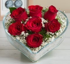 Kalp içerisinde 7 adet kırmızı gül  Ordu çiçek yolla , çiçek gönder , çiçekçi  